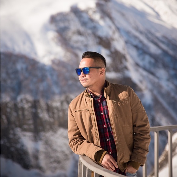 Hey, I’m Benny your posher. Im based in California - Picture 1 of 8